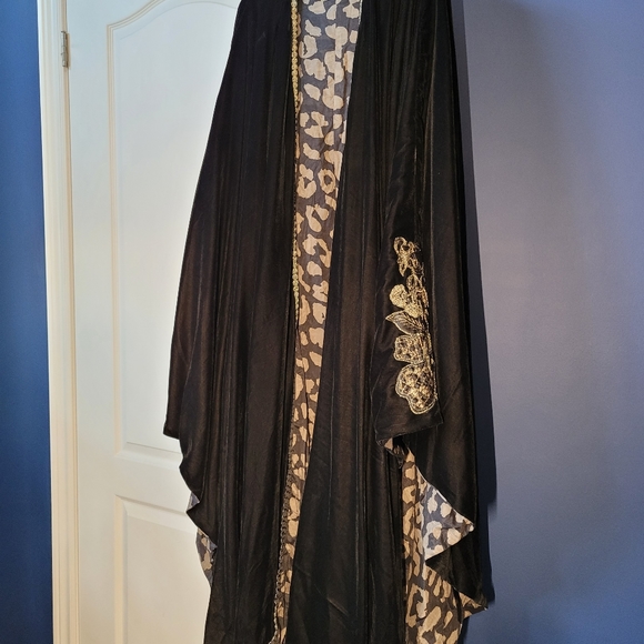 Velvet cape with embroidery - Ramadan or Eid - Picture 6 of 6